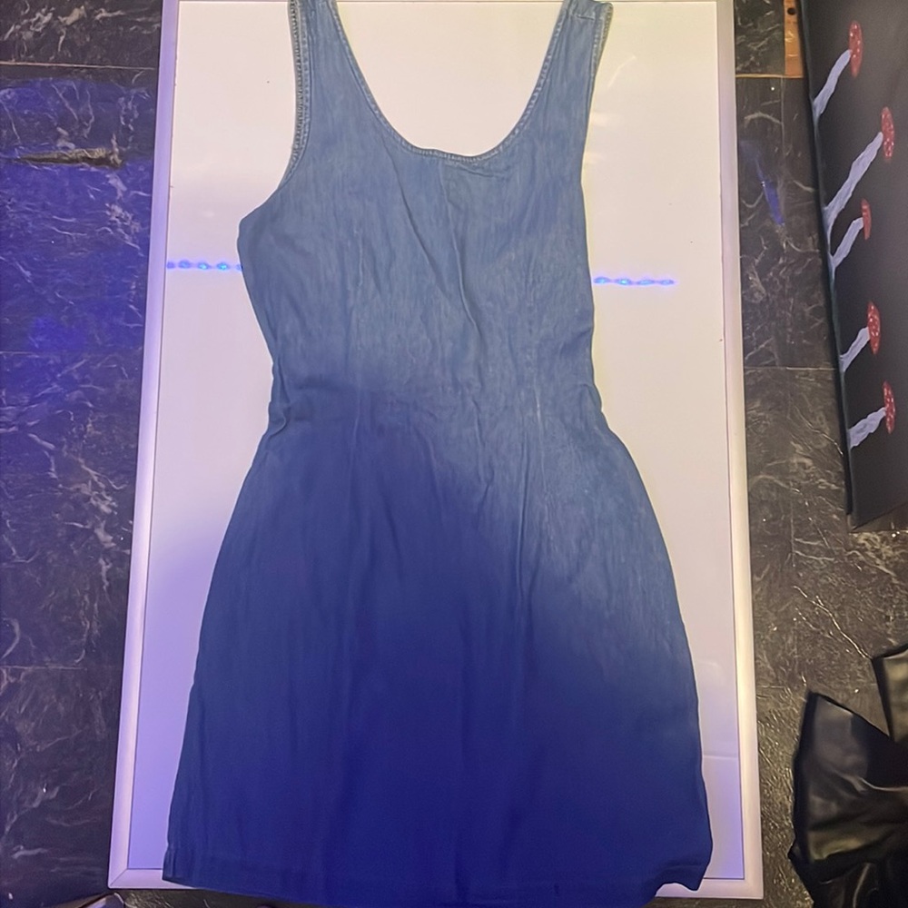 Barely worn dress. Fabric:100%cotton color:blue size: 6